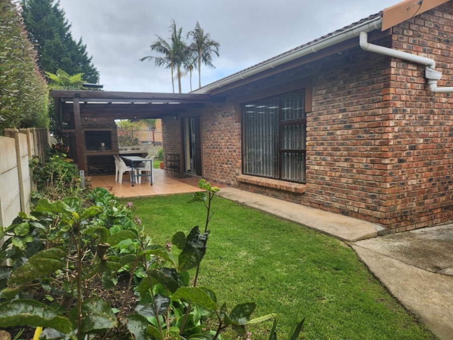 2 Bedroom Property for Sale in Denneoord Western Cape